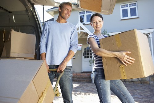 Local moving truck suitable for flat and house removals